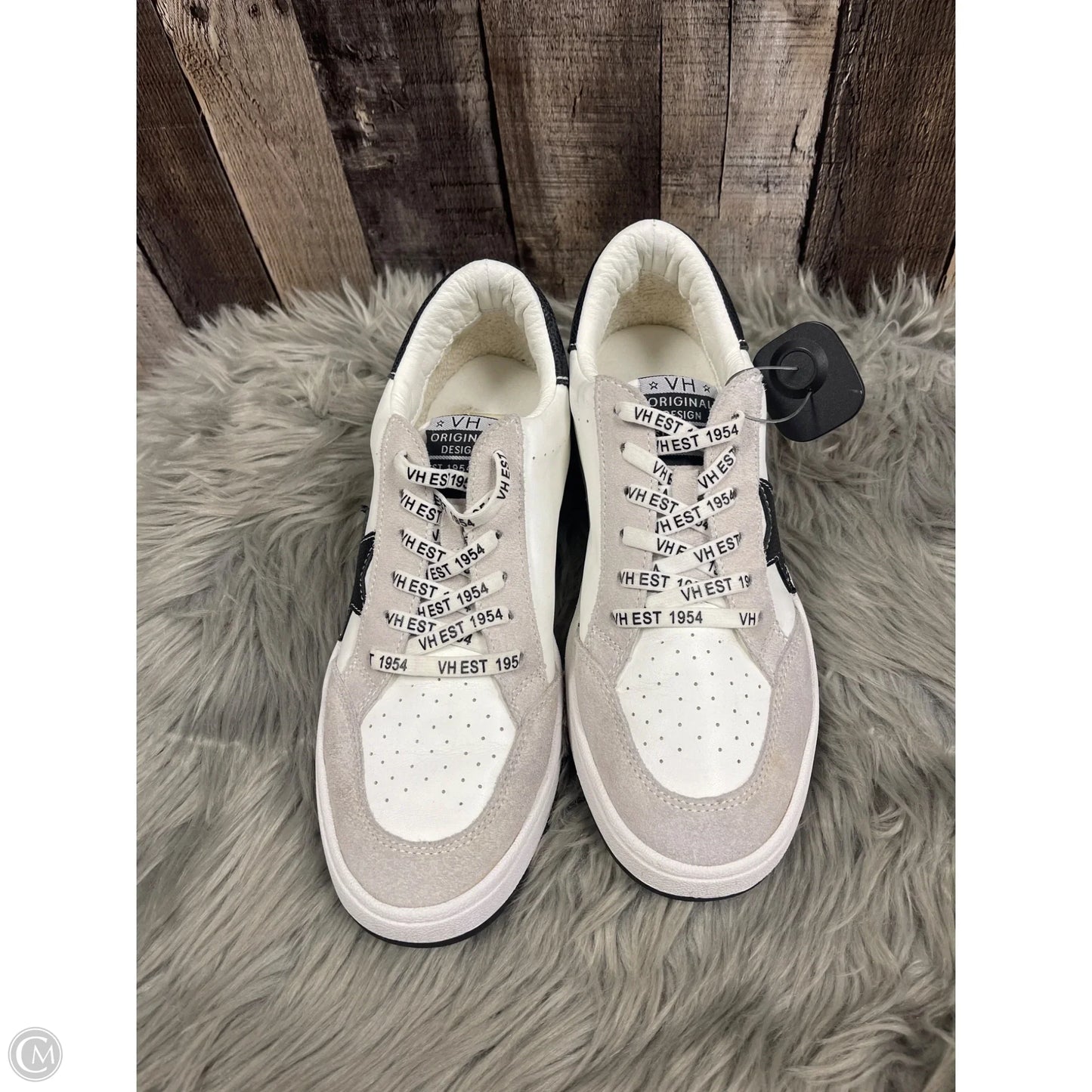 Shoes Sneakers By Vintage Havana In Black & White, Size: 9