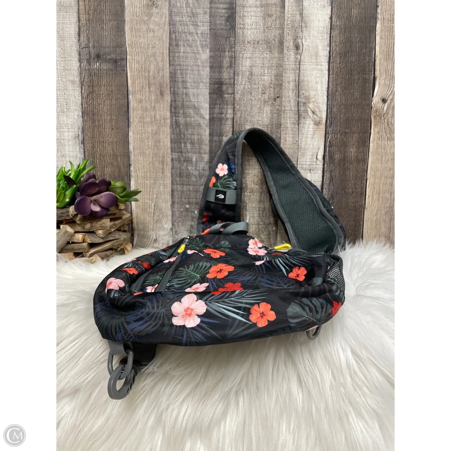 Crossbody By Cme, Size: Medium