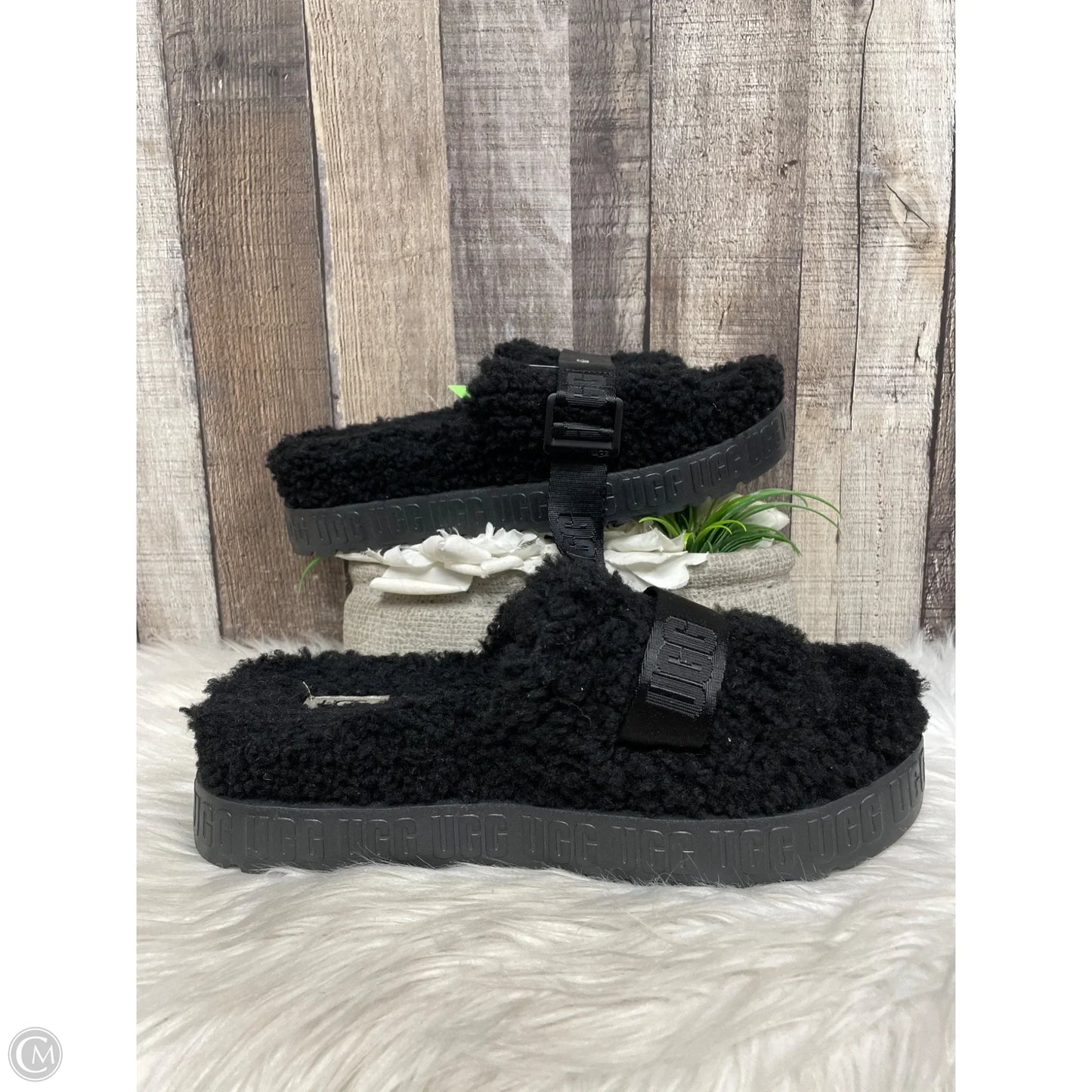 Shoes Designer By Ugg In Black, Size: 10