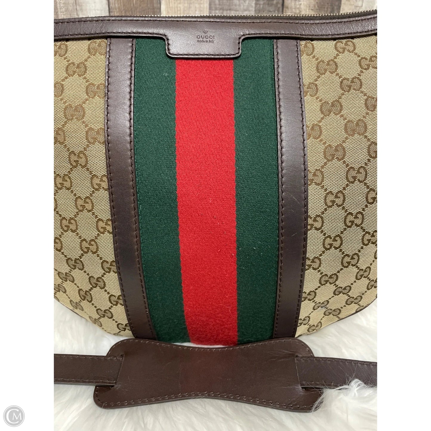 Crossbody Luxury Designer By Gucci, Size: Medium