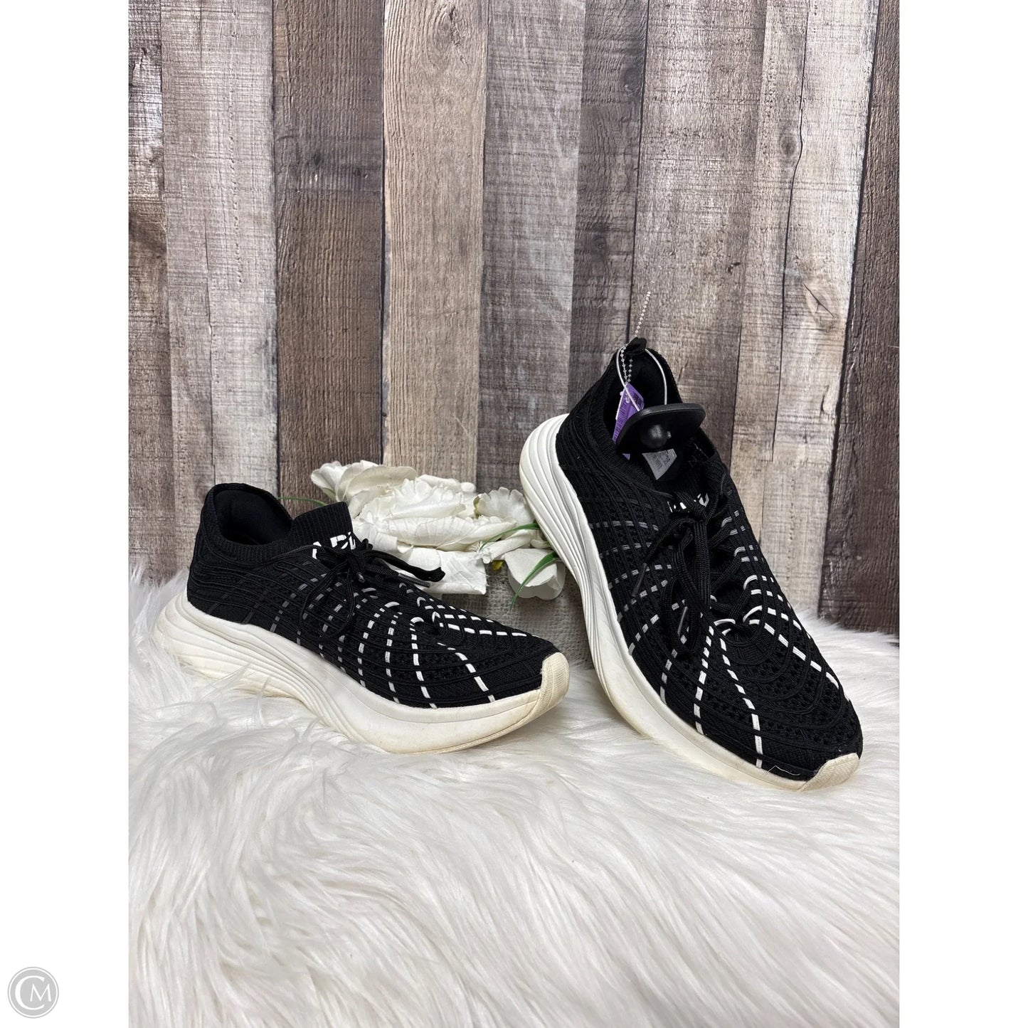 Shoes Designer By Apl In Black & White, Size: 9