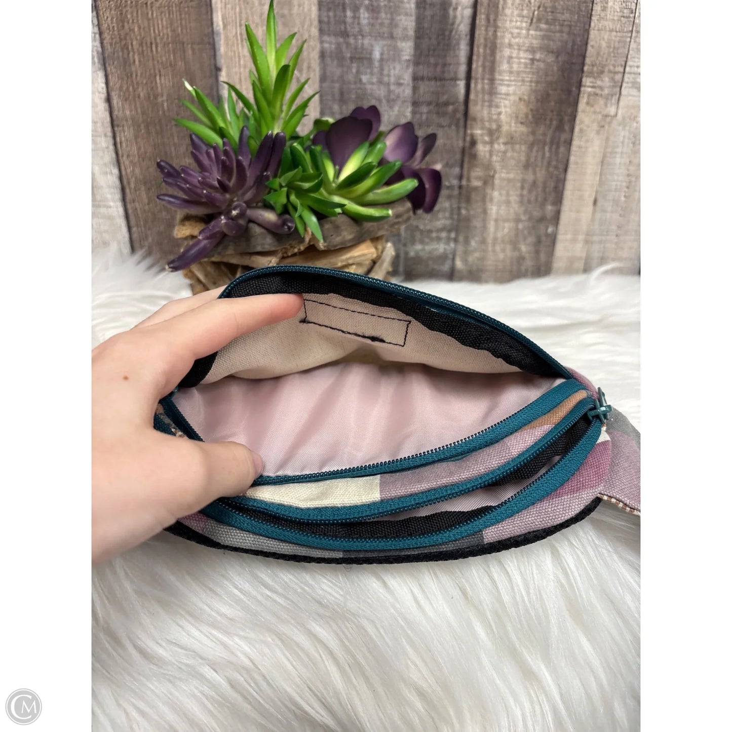 Belt Bag By Kavu, Size: Small