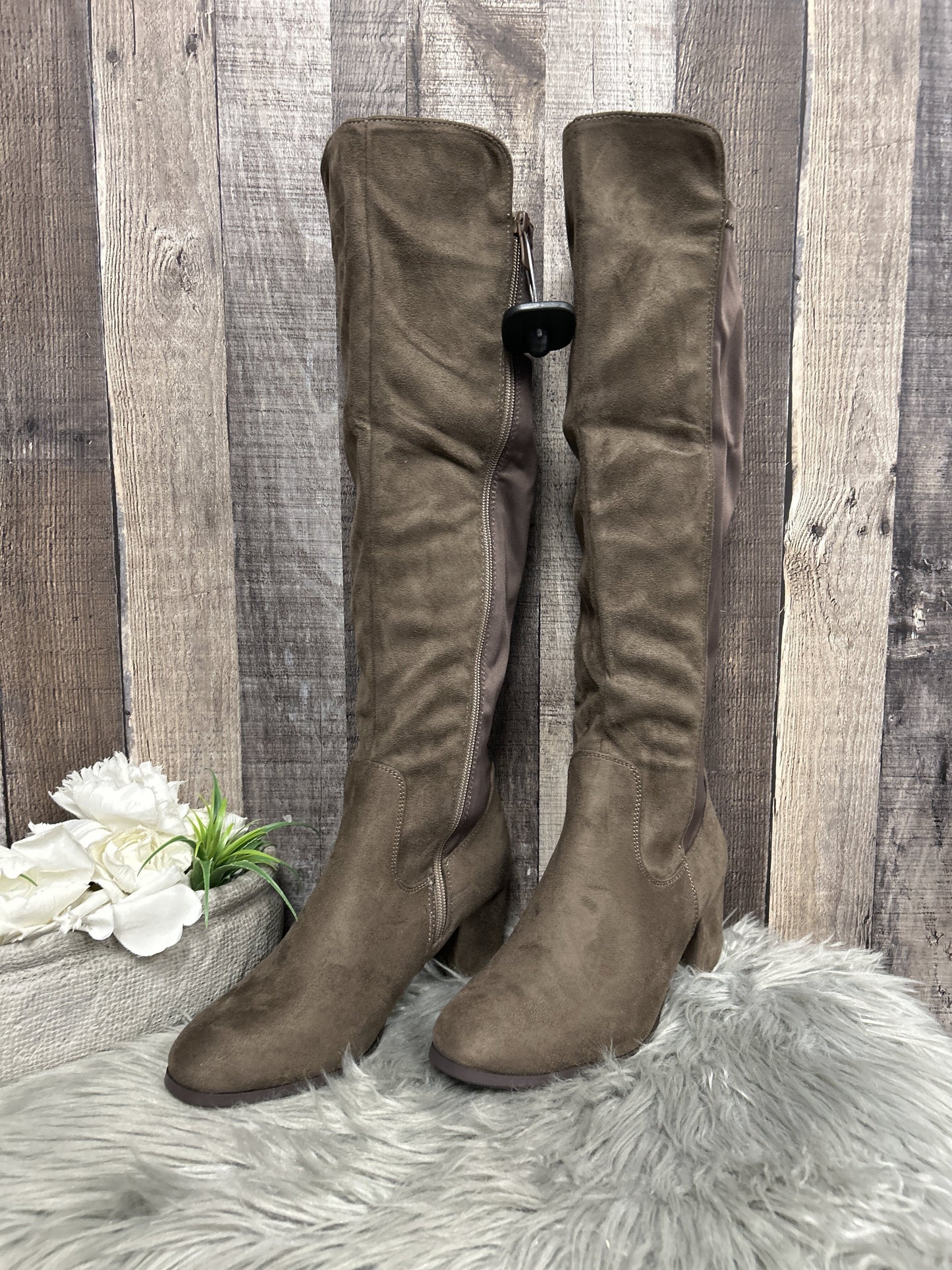Boots Knee Heels By Cme  Size: 8