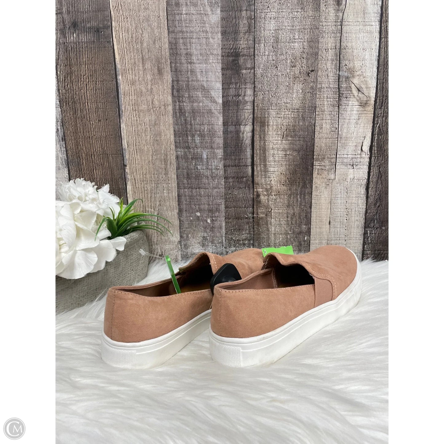 Shoes Flats By Universal Thread In Peach, Size: 8