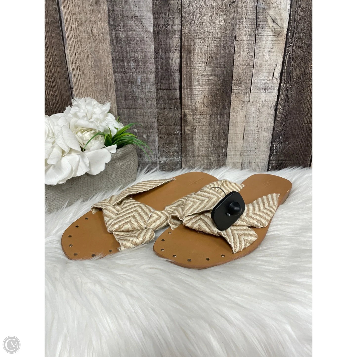 Sandals Flats By Universal Thread In Tan, Size: 10