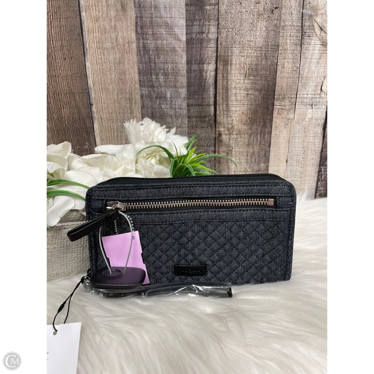 Wristlet By Vera Bradley, Size: Medium