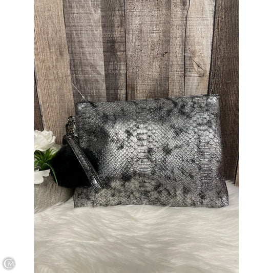 Clutch By Cmf, Size: Large