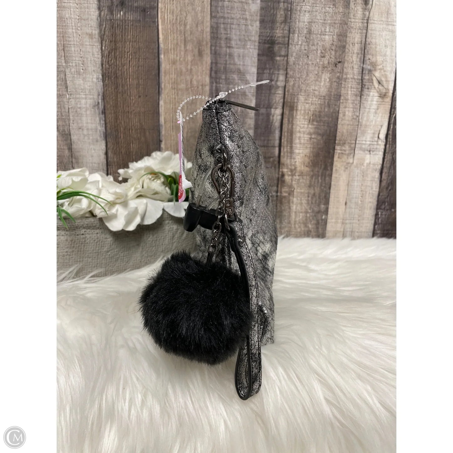 Clutch By Cmf, Size: Large