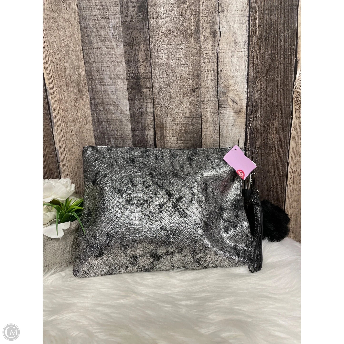 Clutch By Cmf, Size: Large