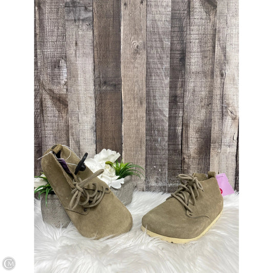 Boots Ankle Flats By Birkenstock In Taupe, Size: 6
