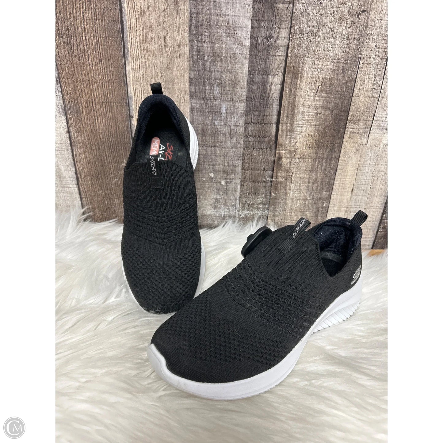 Shoes Sneakers By Skechers In Black, Size: 6.5