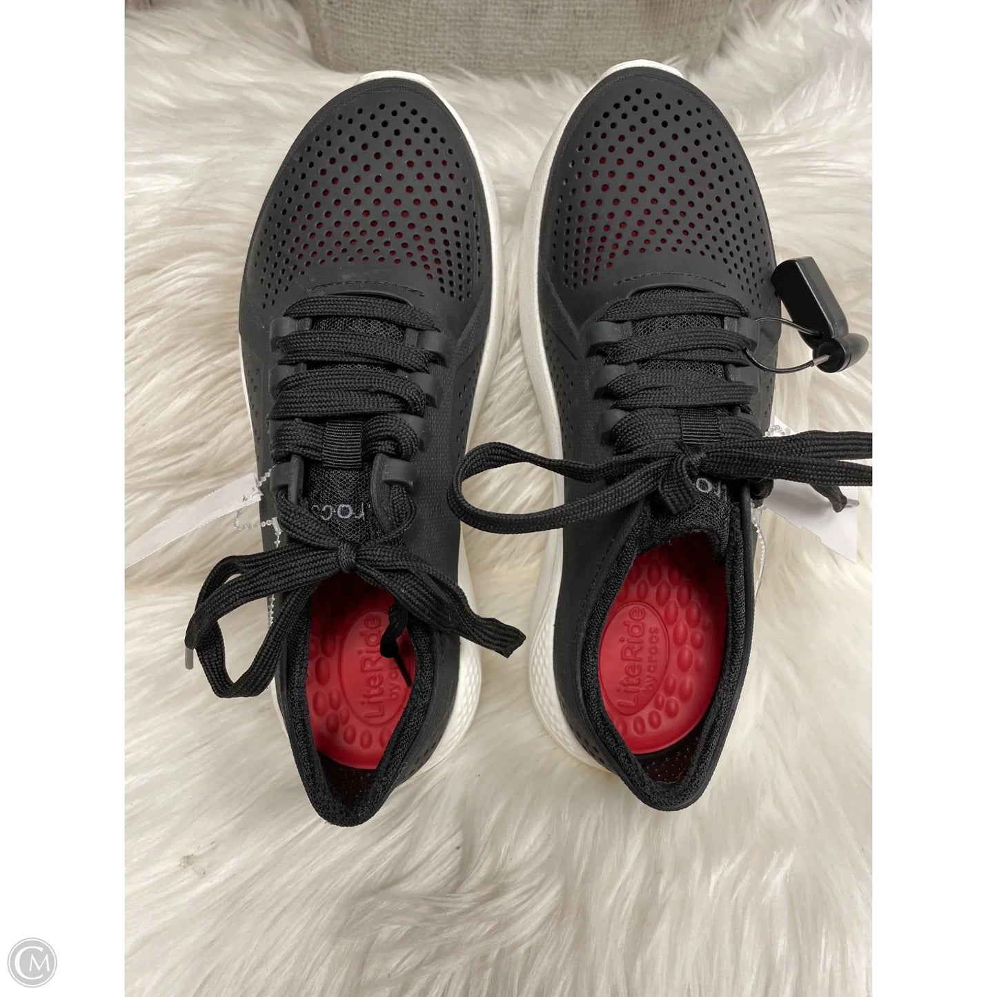 Shoes Sneakers By Crocs In Black, Size: 8