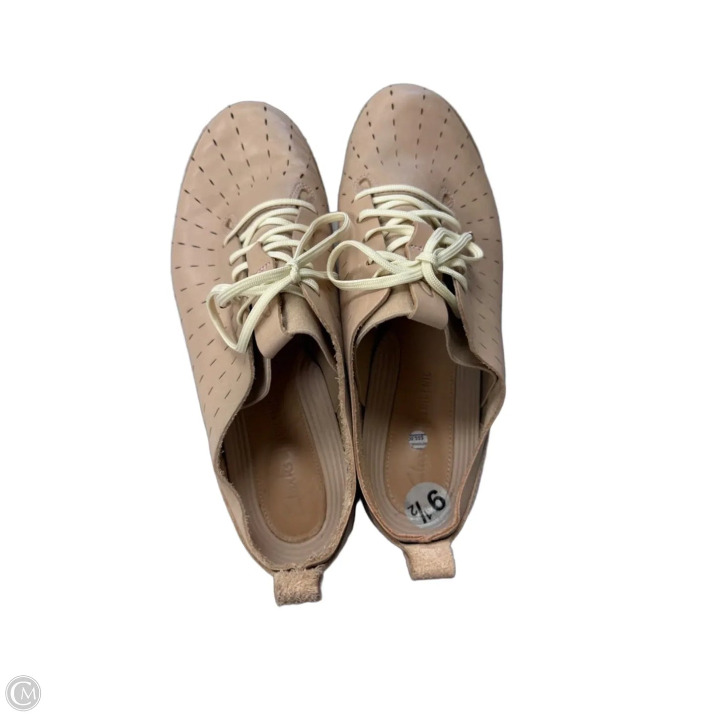 Shoes Flats By Clarks In Tan, Size: 9.5