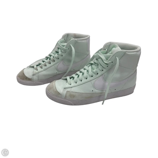 Shoes Sneakers By Nike In Green & White, Size: 10