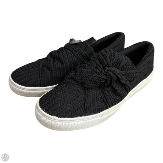Shoes Sneakers By Clothes Mentor In Black & White, Size: 9