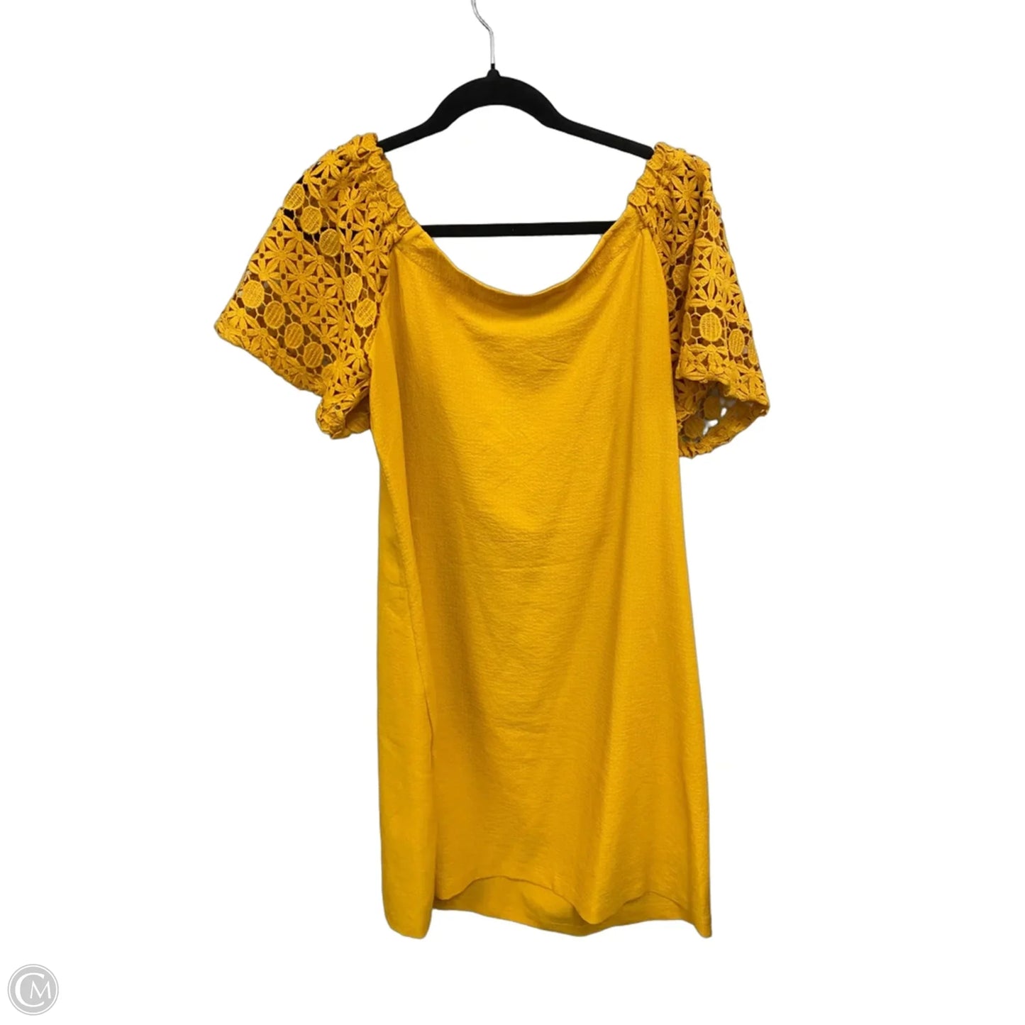 Dress Casual Short By Clothes Mentor In Gold, Size: M