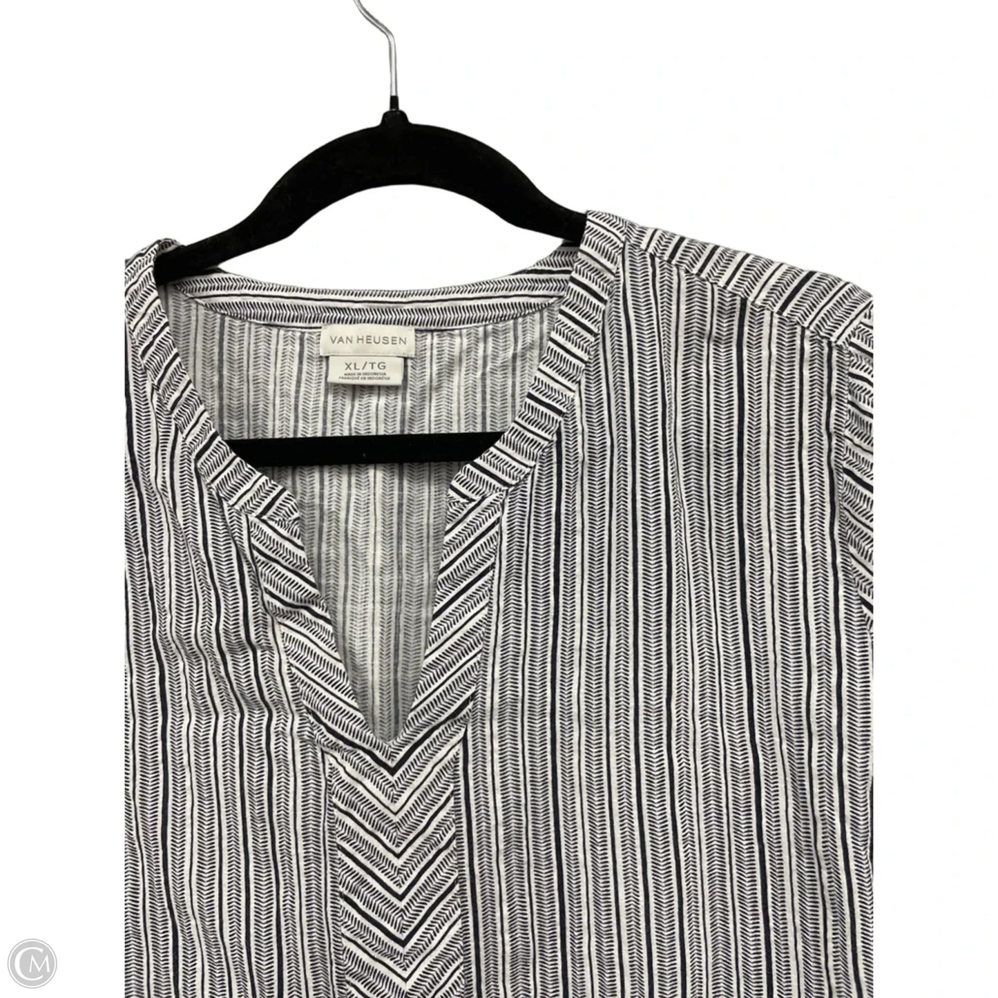 Top Short Sleeve By Van Heusen In Black & White, Size: Xl