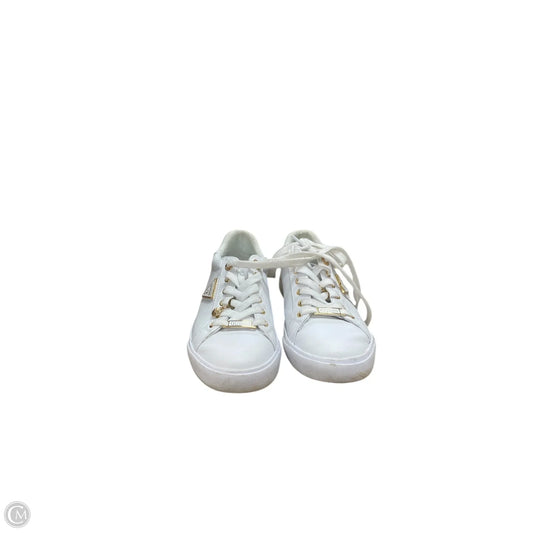 Shoes Sneakers By Guess In Gold & White, Size: 7