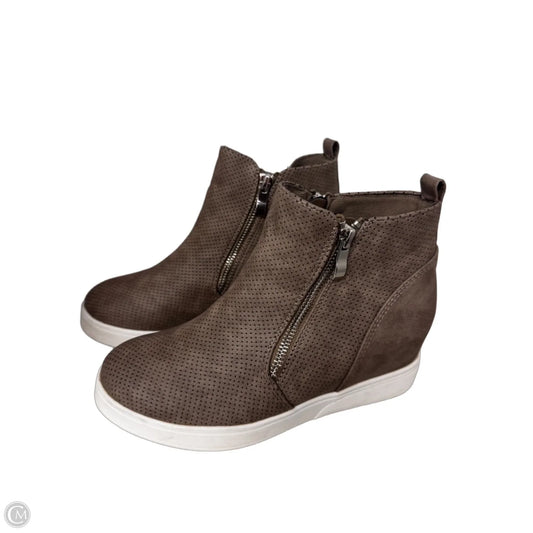 Shoes Sneakers By Journee In Grey, Size: 7.5