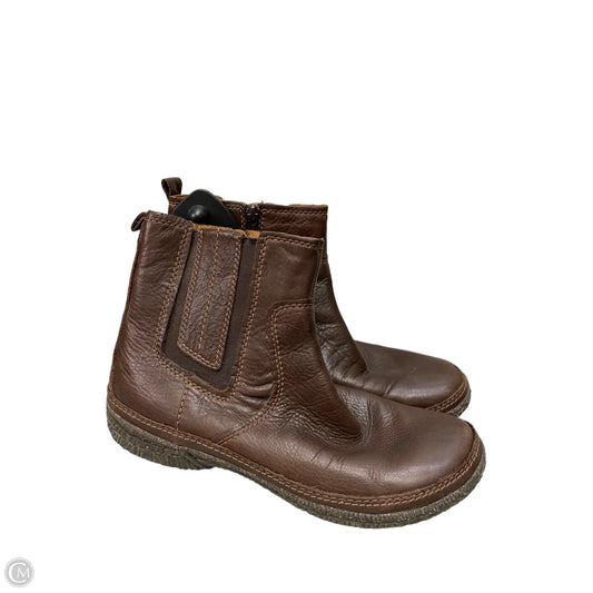 Boots Ankle Flats By Clarks In Brown, Size: 8.5