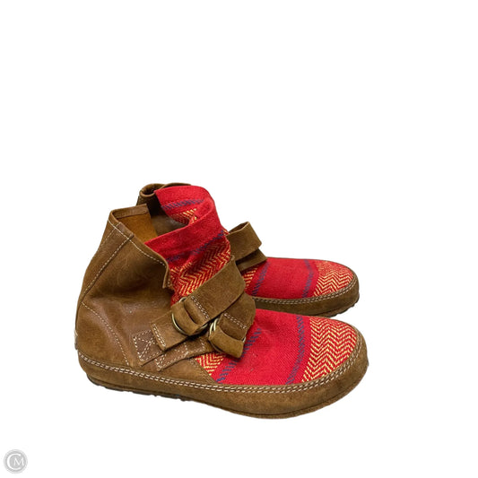 Boots Ankle Flats By Sorel In Brown & Red, Size: 7