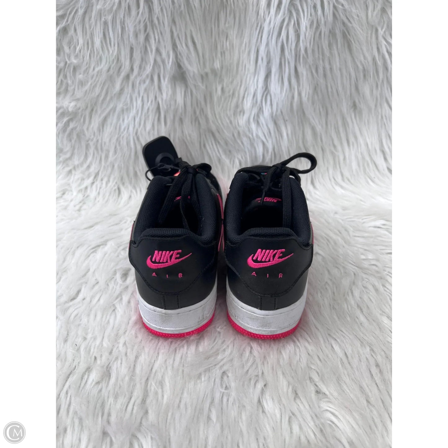 Shoes Sneakers By Nike In Black & Pink, Size: 8