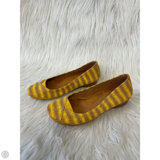 Shoes Flats By Clothes Mentor In Brown & Yellow, Size: 7