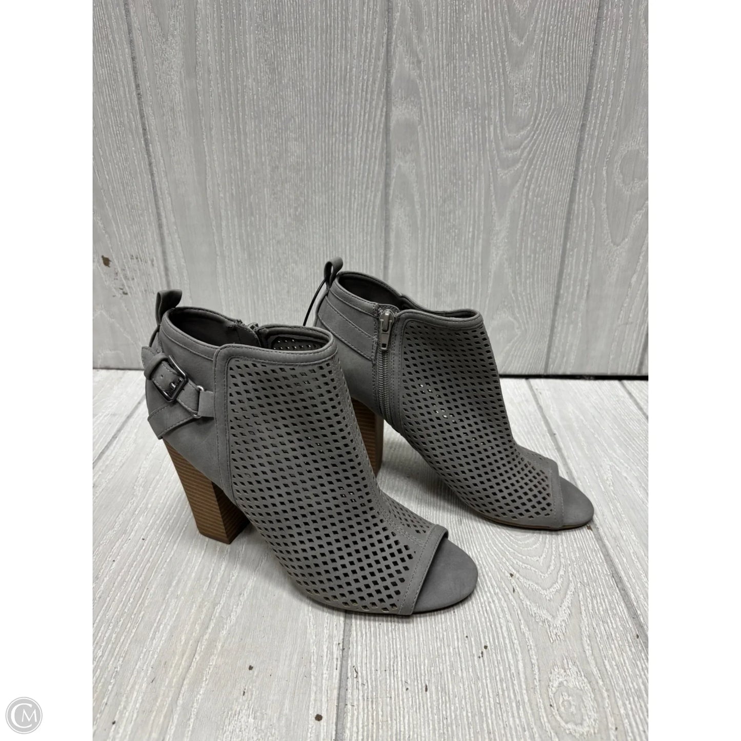 Shoes Heels Block By Guess In Grey, Size: 7.5