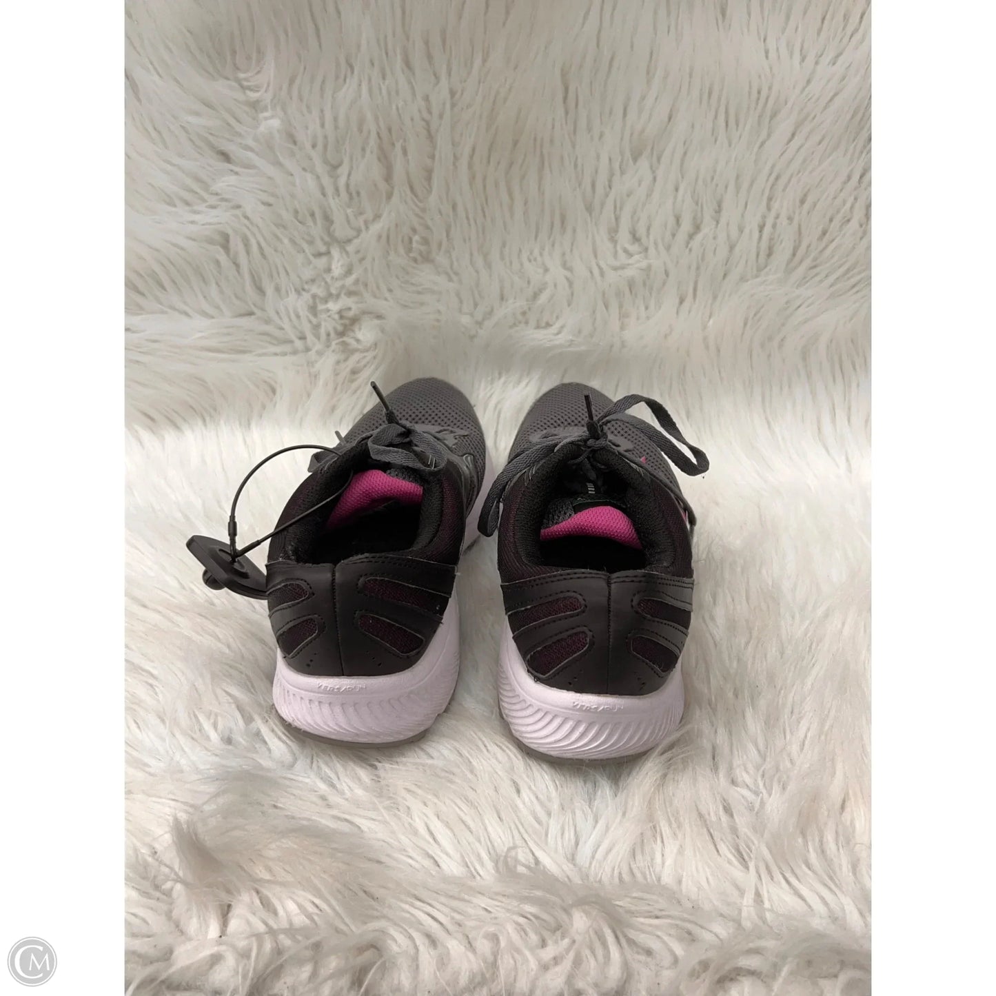 Shoes Athletic By Saucony In Grey, Size: 10