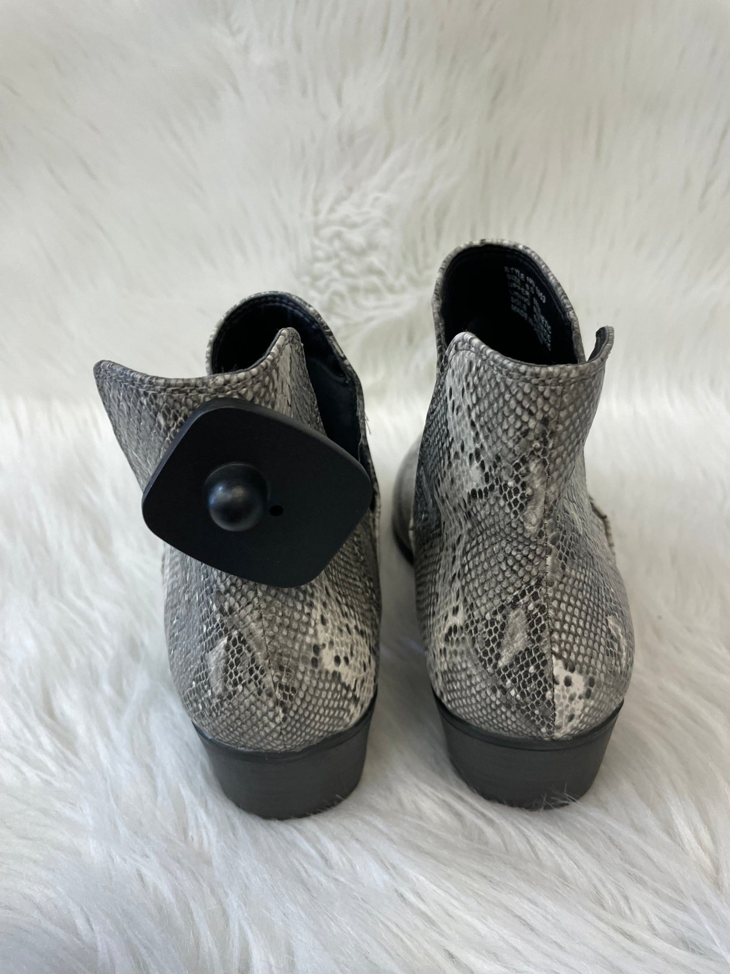 Boots Ankle Flats By Clothes Mentor In Snakeskin Print, Size: 8.5