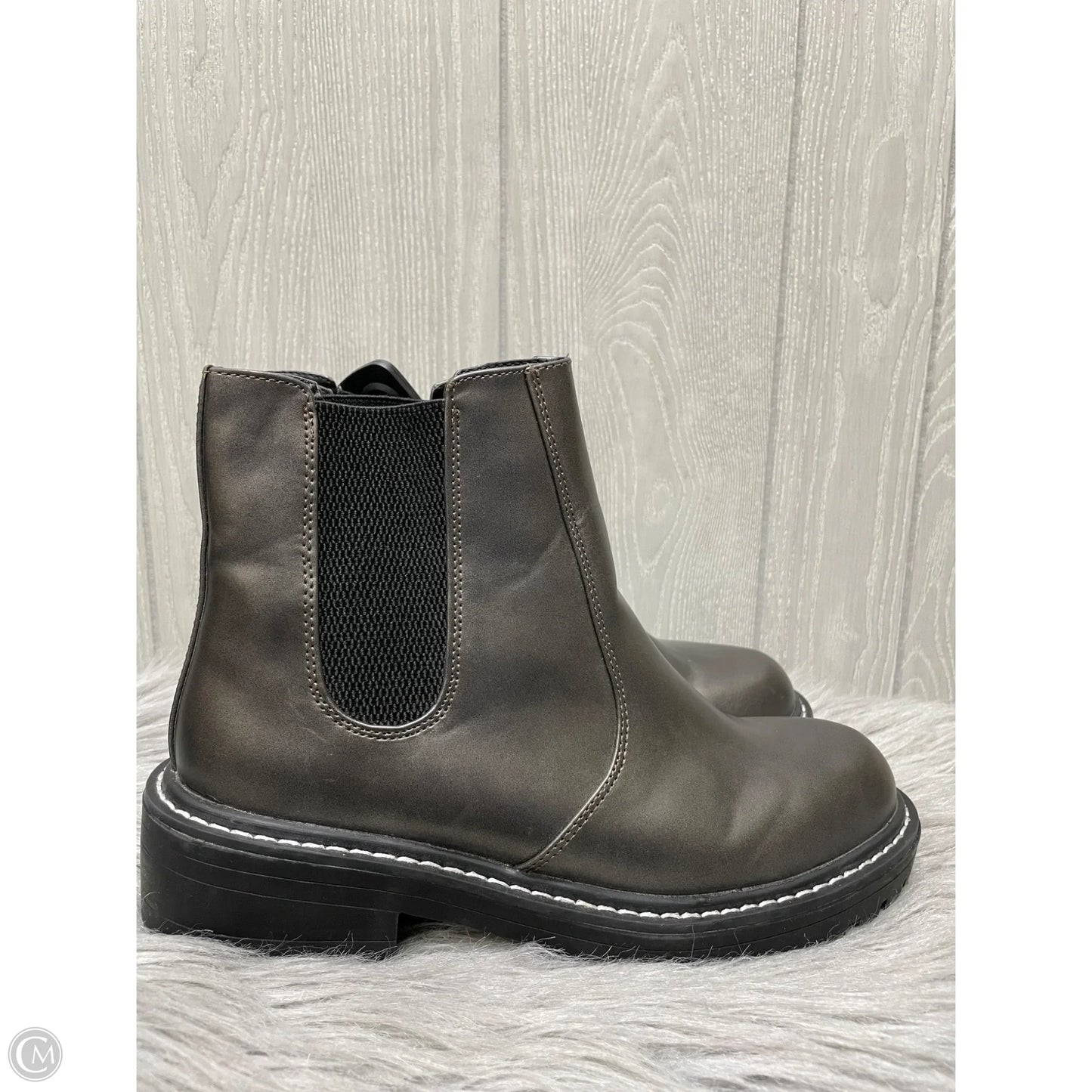 Boots Ankle Flats By Forever 21 In Grey, Size: 9