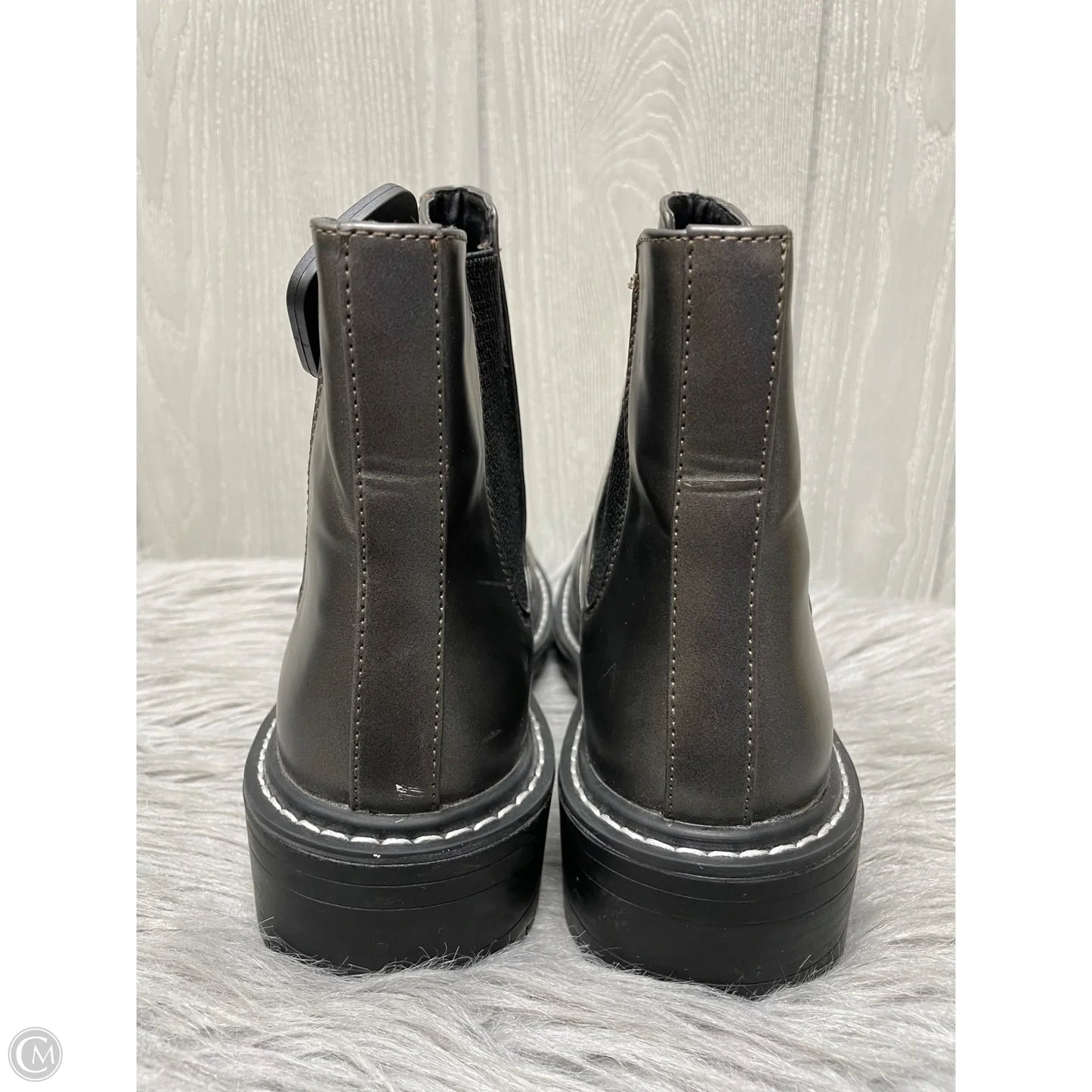 Boots Ankle Flats By Forever 21 In Grey, Size: 9