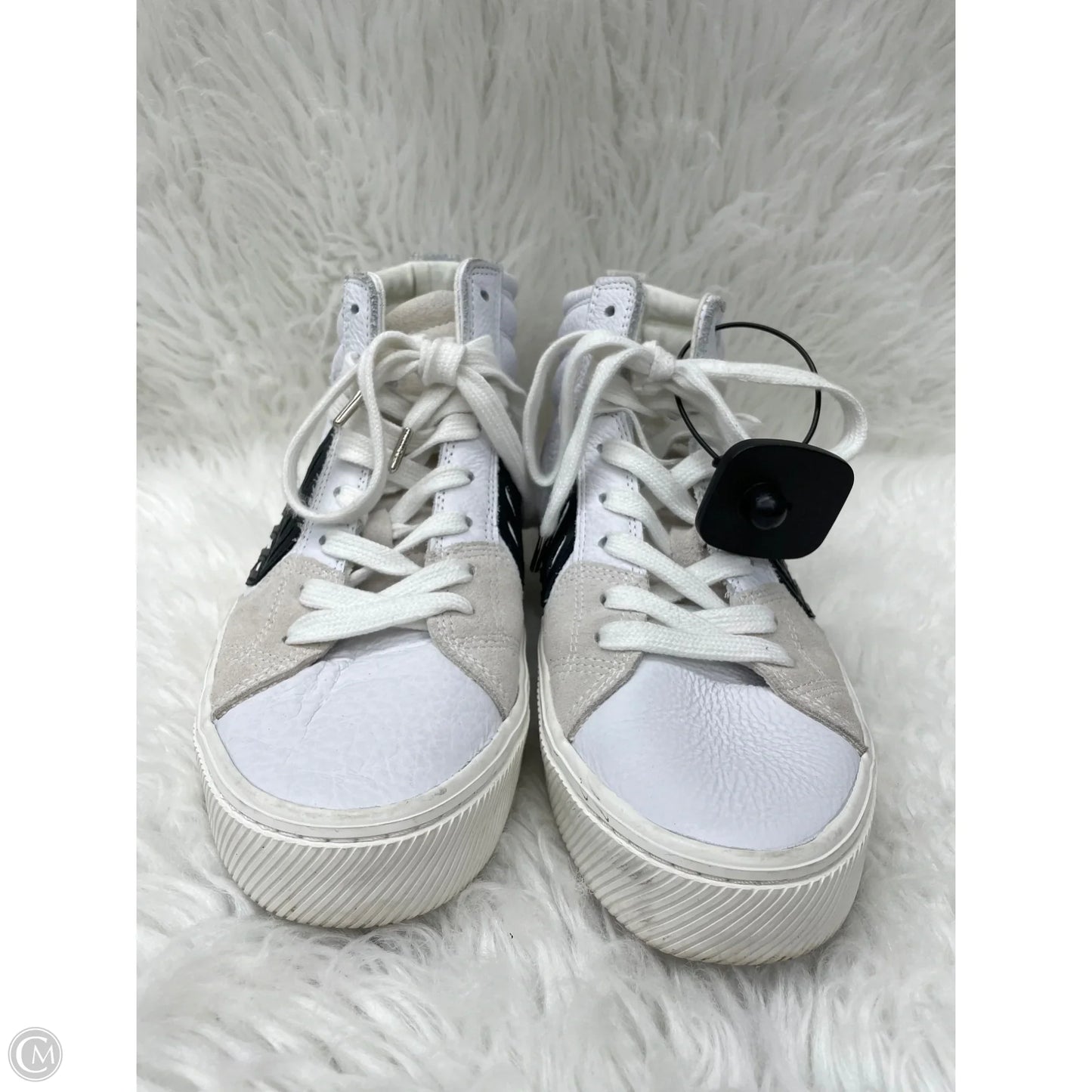 Shoes Sneakers By Cariuma In White, Size: 10