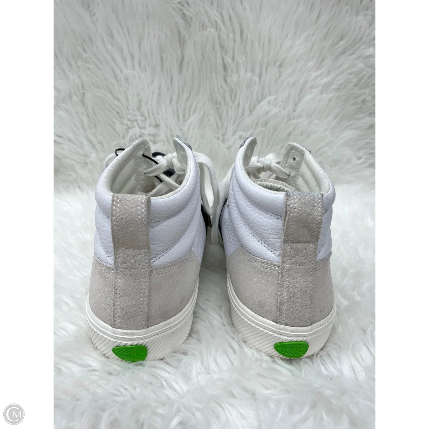 Shoes Sneakers By Cariuma In White, Size: 10
