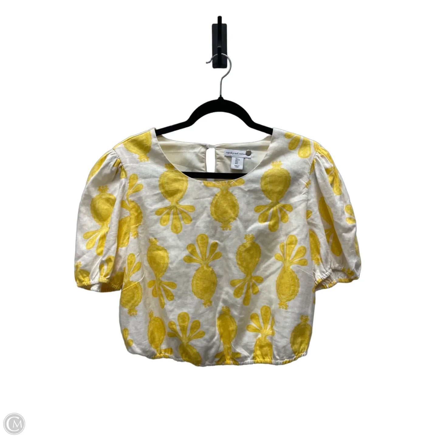 Top Short Sleeve By Cupcakes And Cashmere In Geometric Pattern, Size: L