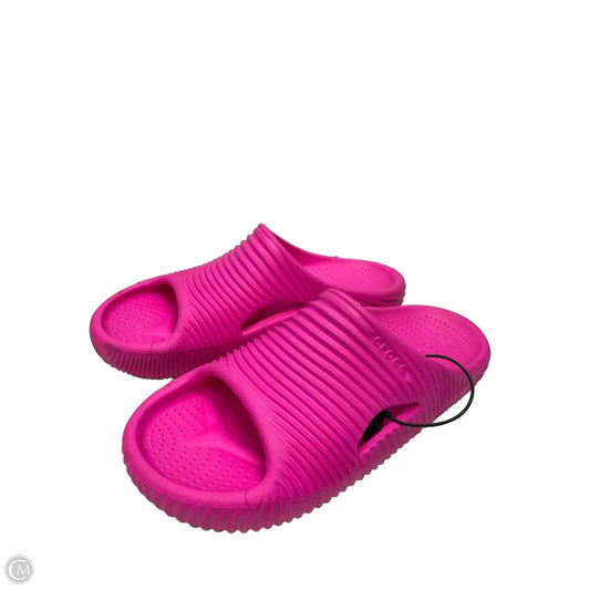 Sandals Flats By Crocs In Pink, Size: 10