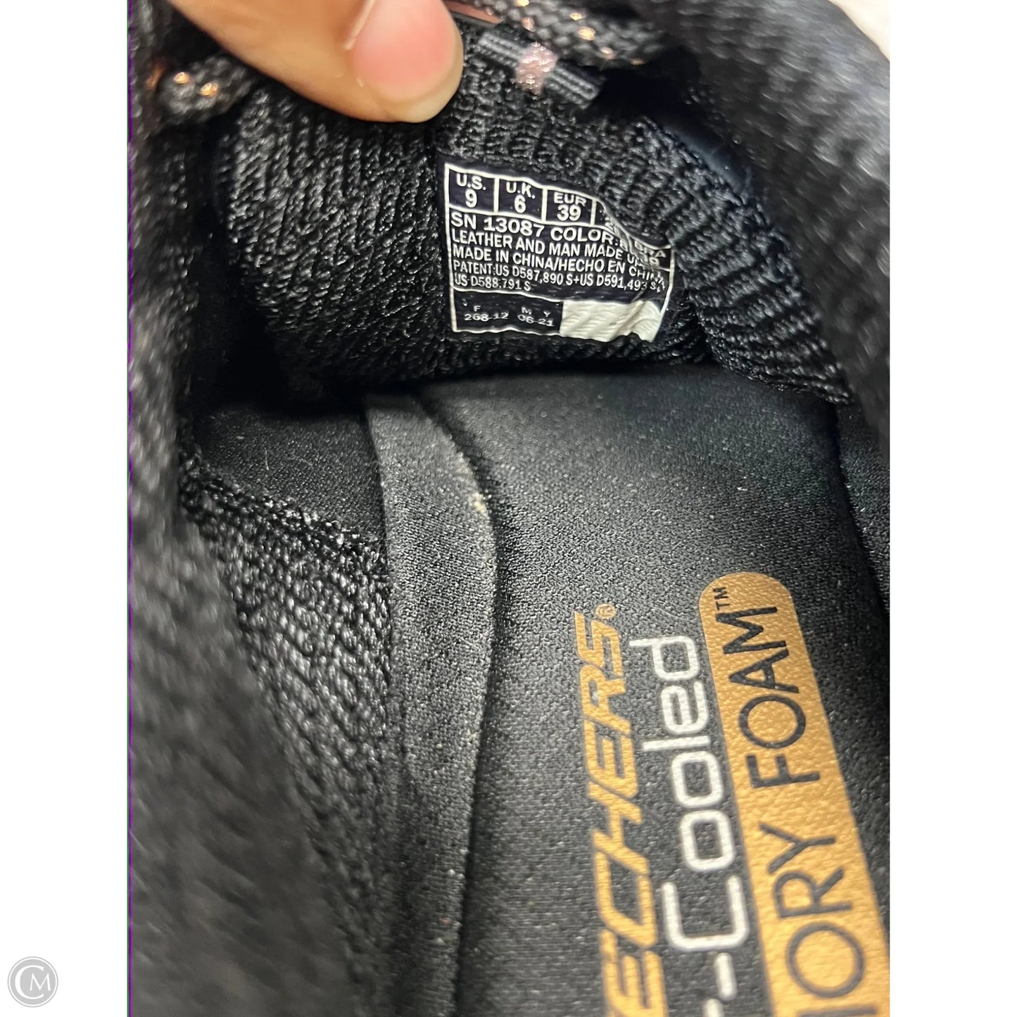 Shoes Sneakers By Skechers In Black, Size: 9