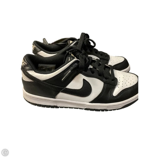 Shoes Sneakers By Nike In Black & White, Size: 8