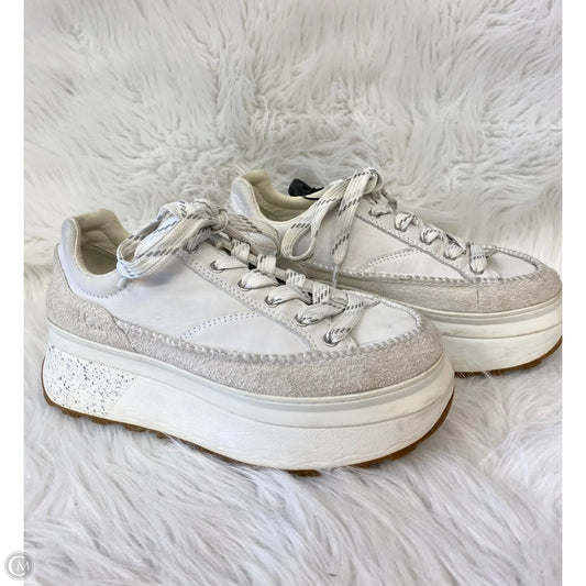Shoes Designer By Ugg In Grey & White, Size: 8