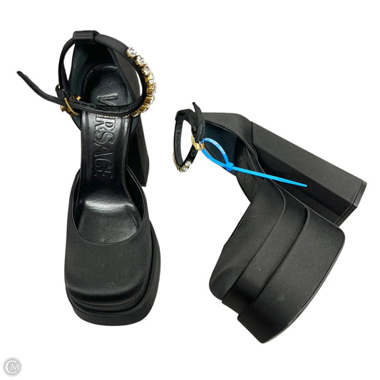 Shoes Luxury Designer By Versace In Black, Size: 5.5