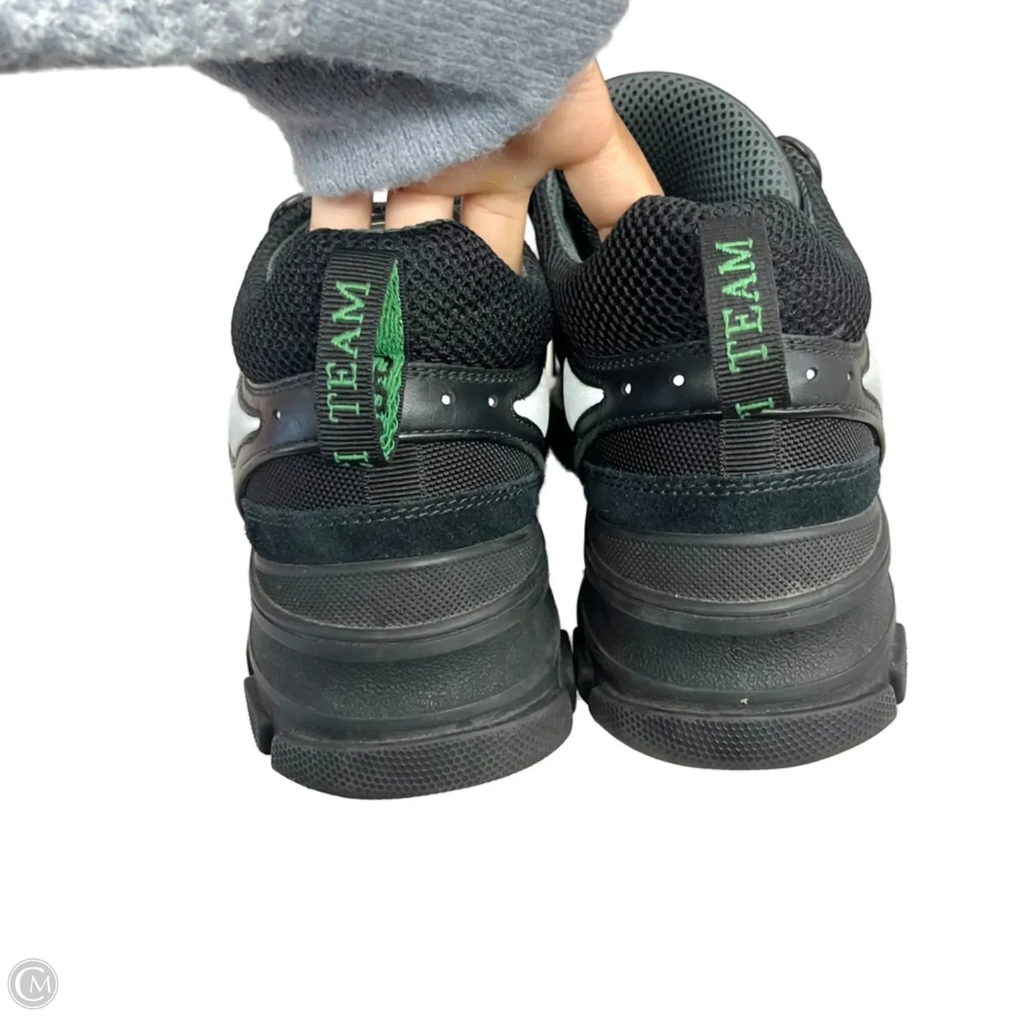 Shoes Luxury Designer By Gucci In Black & Green, Size: 9