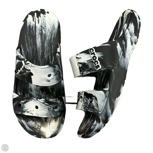 Sandals Flats By Crocs In Black & White, Size: 9