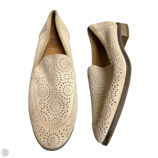 Shoes Flats By Clarks In Tan, Size: 11