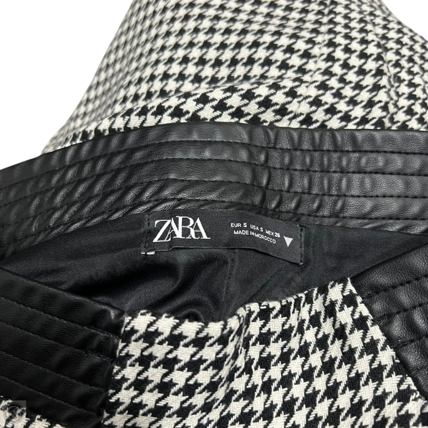 Skirt Mini & Short By Zara In Black & White, Size: 4
