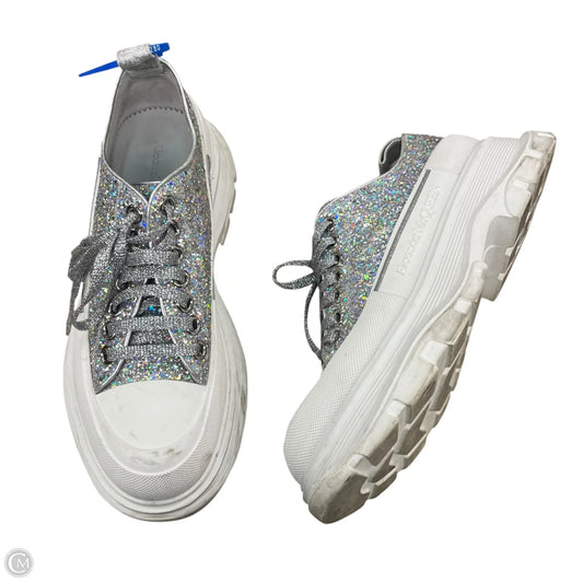 Shoes Luxury Designer By Alexander Mcqueen In Silver & White, Size: 8.5