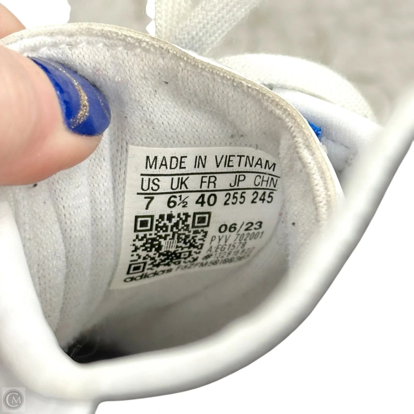 Shoes Sneakers By Adidas In White, Size: 7