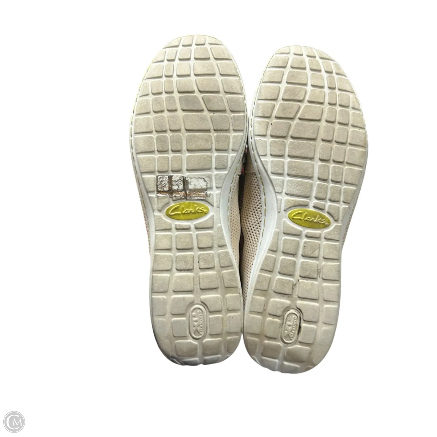 Shoes Flats By Clarks In Cream, Size: 8