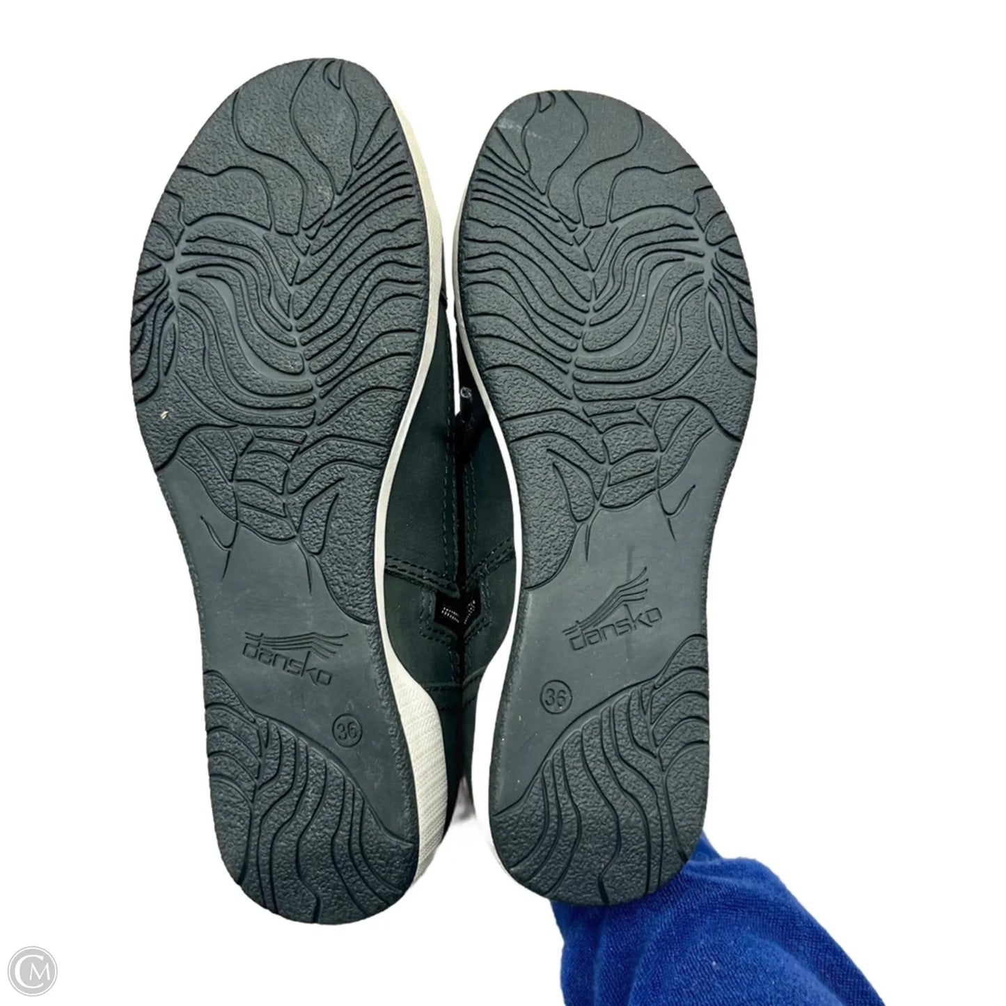 Shoes Flats By Dansko In Black, Size: 6