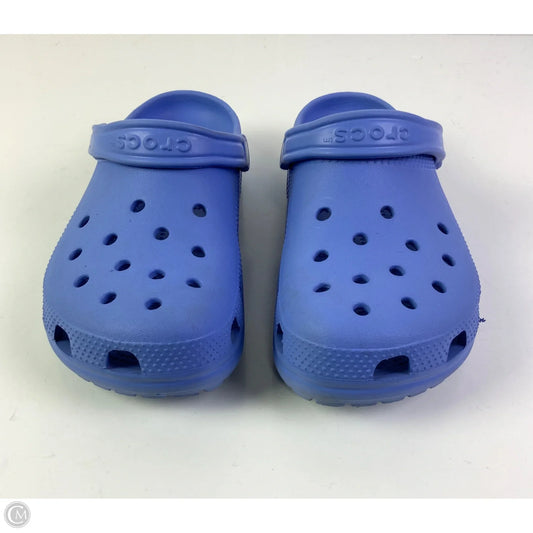 Shoes Flats By Crocs In Blue, Size: 10