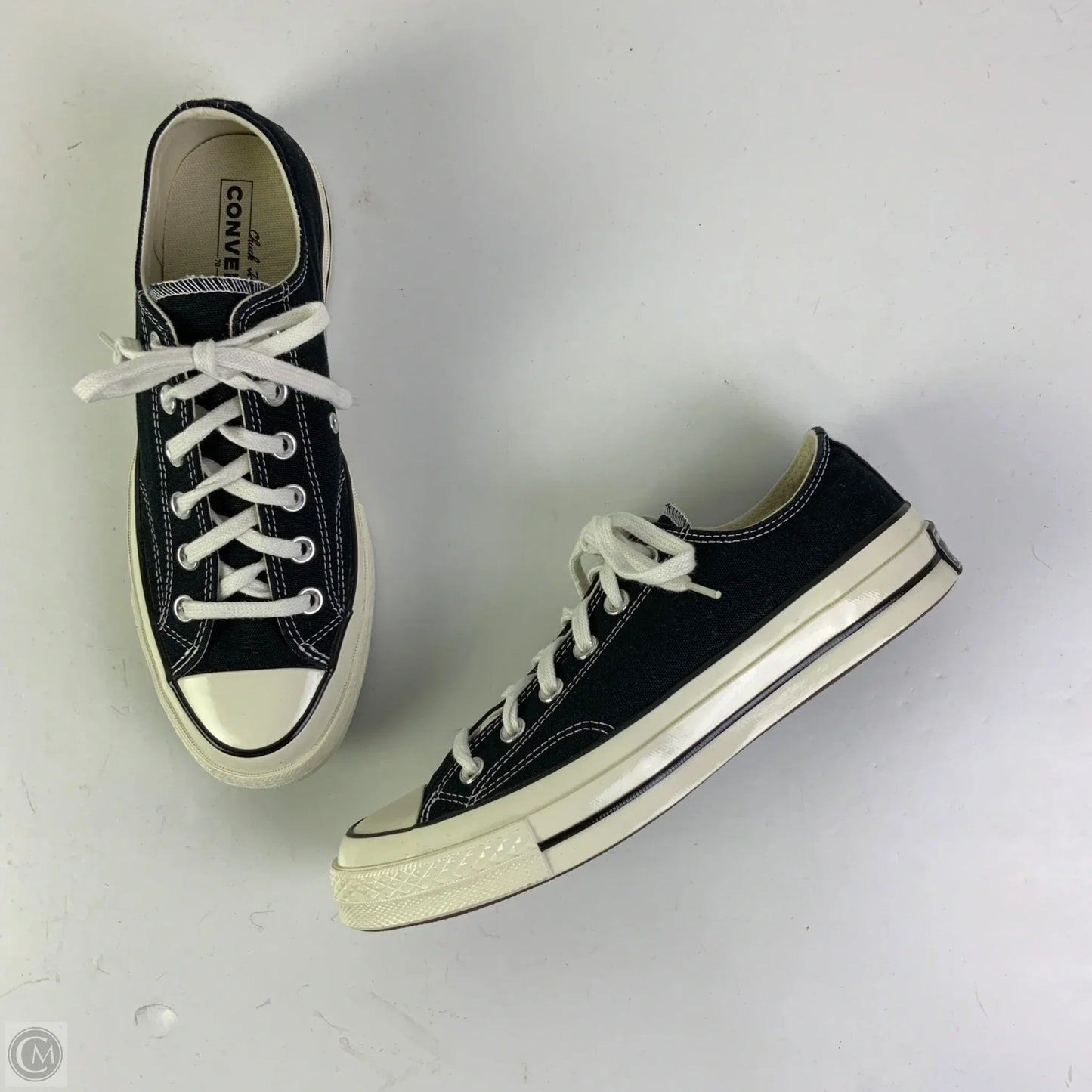 Shoes Sneakers By Converse In Black & White, Size: 9